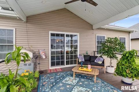 Exterior - 4713 Greenbriar Dr, Springfield, IL 62711 photo 5 of 9