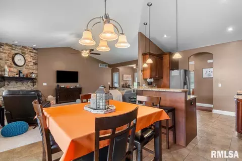 Dining - 4713 Greenbriar Dr, Springfield, IL 62711 photo 1 of 2