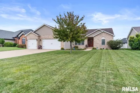 Exterior - 4713 Greenbriar Dr, Springfield, IL 62711 photo 2 of 9