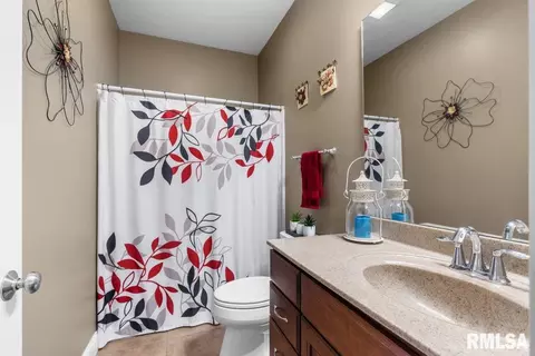 Bath - 4713 Greenbriar Dr, Springfield, IL 62711 photo 1 of 2