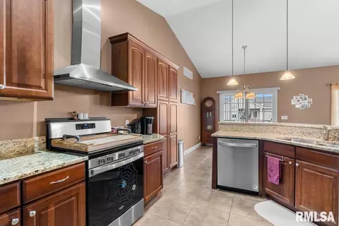 Kitchen - 4713 Greenbriar Dr, Springfield, IL 62711 photo 2 of 2
