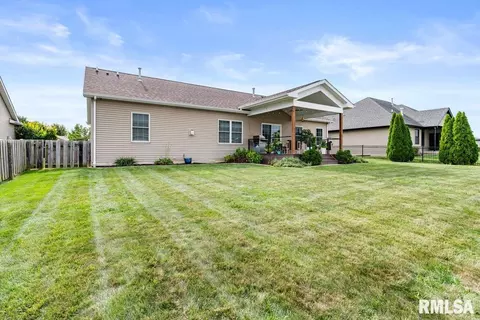 Exterior - 4713 Greenbriar Dr, Springfield, IL 62711 photo 6 of 9