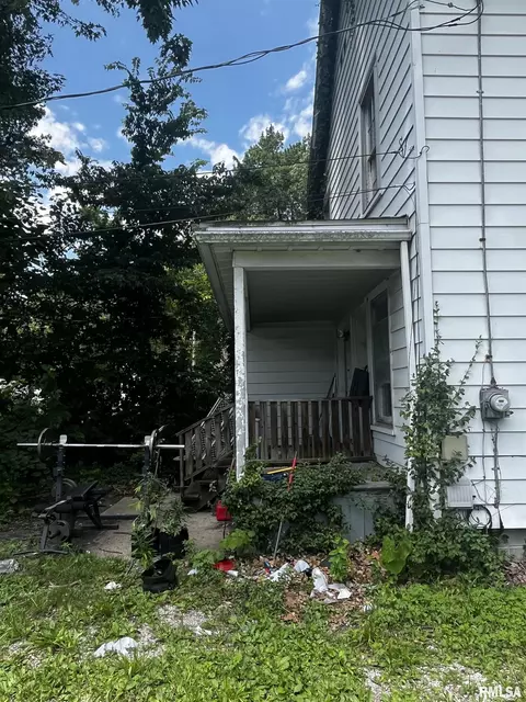 Exterior - 620 W Lawrence St, Springfield, IL 62704 photo 2 of 3