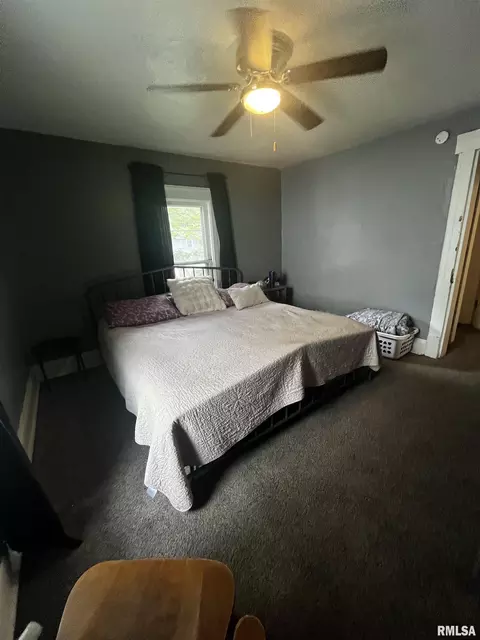 Bedroom - 620 W Lawrence St, Springfield, IL 62704 photo 2 of 3