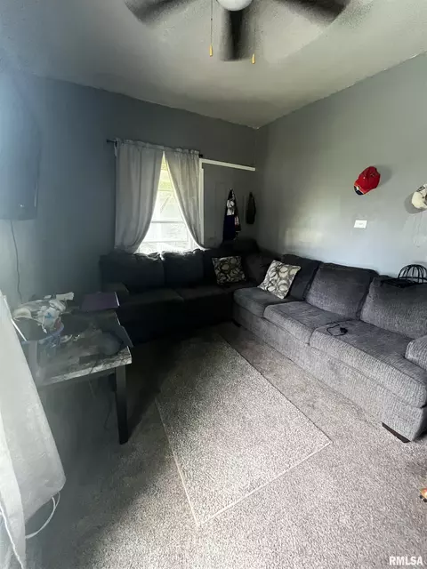 Living - 620 W Lawrence St, Springfield, IL 62704 photo 1 of 2