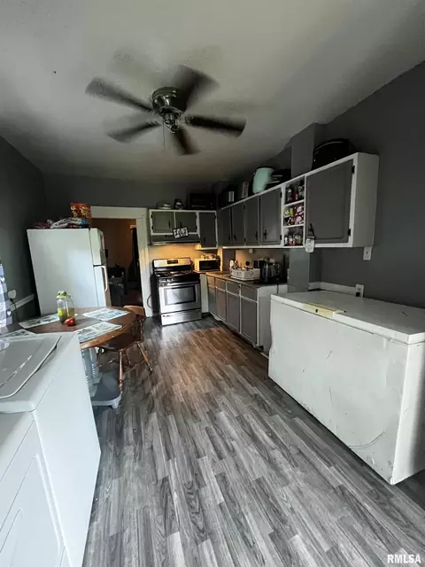 Kitchen - 620 W Lawrence St, Springfield, IL 62704 photo 1 of 1