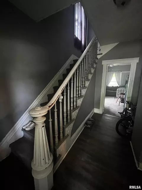 Entry Way - 620 W Lawrence St, Springfield, IL 62704 photo 3 of 3