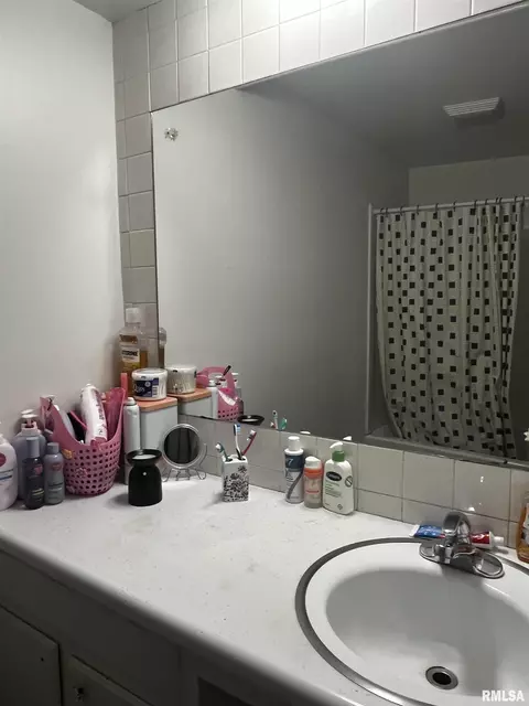 Bath - 620 W Lawrence St, Springfield, IL 62704 photo 3 of 4