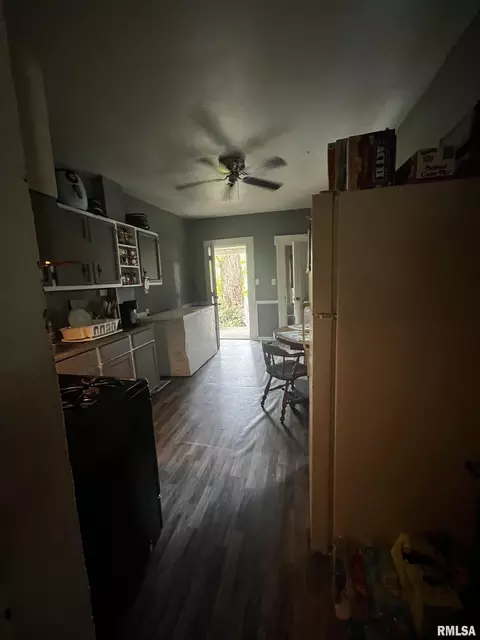 Entry Way - 620 W Lawrence St, Springfield, IL 62704 photo 2 of 3