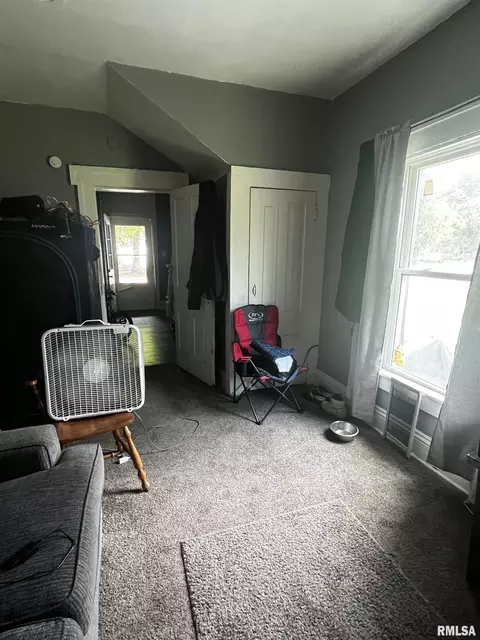Entry Way - 620 W Lawrence St, Springfield, IL 62704 photo 1 of 3