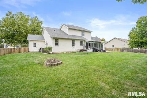 Exterior - 306 Dover Dr, Chatham, IL 62629 photo 8 of 10