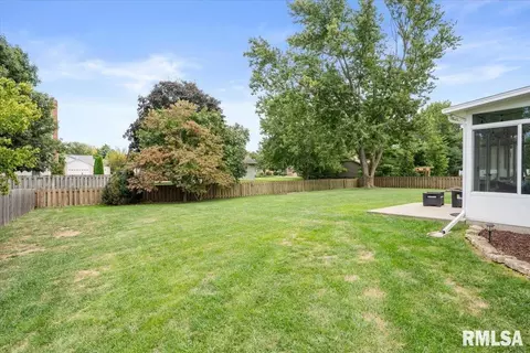 Exterior - 306 Dover Dr, Chatham, IL 62629 photo 6 of 10