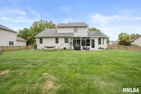 Exterior - 306 Dover Dr, Chatham, IL 62629 photo 7 of 10