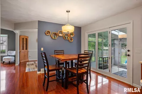 Dining - 306 Dover Dr, Chatham, IL 62629 photo 4 of 4