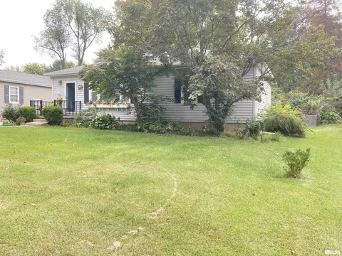 Exterior - 46 Circle Dr, Springfield, IL 62703 photo 2 of 7