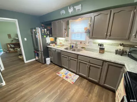Kitchen - 46 Circle Dr, Springfield, IL 62703 photo 2 of 2
