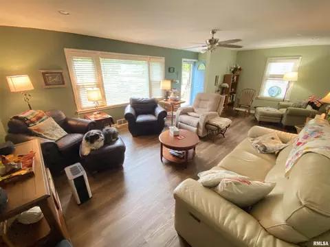 Living - 46 Circle Dr, Springfield, IL 62703 photo 1 of 1