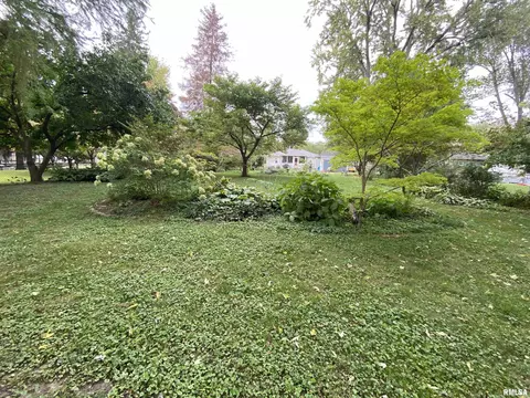 Exterior - 46 Circle Dr, Springfield, IL 62703 photo 7 of 7