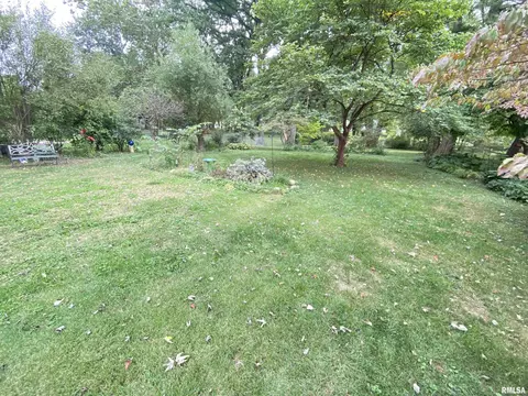 Exterior - 46 Circle Dr, Springfield, IL 62703 photo 6 of 7