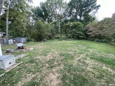 Exterior - 46 Circle Dr, Springfield, IL 62703 photo 5 of 7