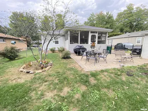 Exterior - 46 Circle Dr, Springfield, IL 62703 photo 4 of 7
