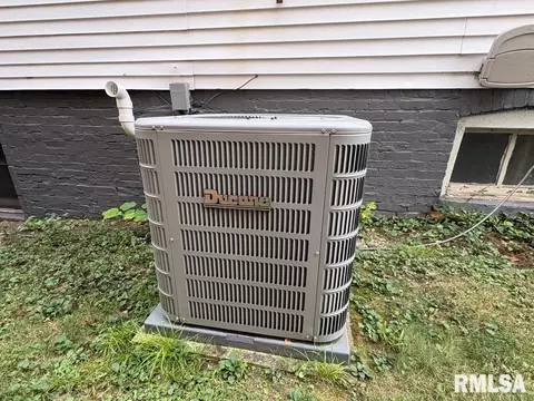 Other - 1036 W Washington St, Springfield, IL 62702 photo 12 of 14