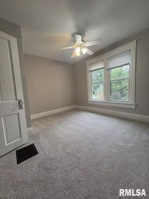 Bedroom - 1036 W Washington St, Springfield, IL 62702 photo 2 of 5
