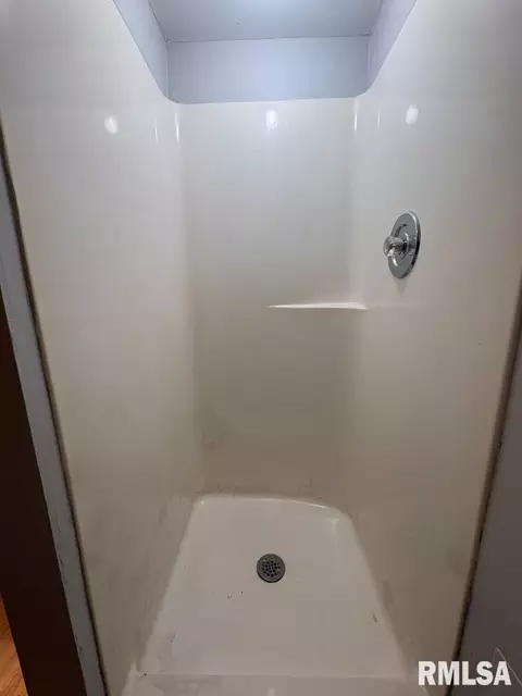 Bath - 1036 W Washington St, Springfield, IL 62702 photo 6 of 6