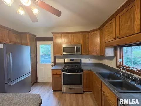 Kitchen - 1036 W Washington St, Springfield, IL 62702 photo 1 of 3