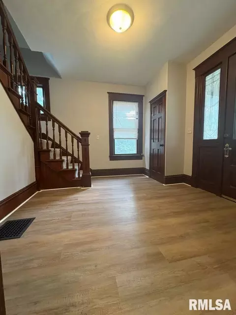 Entry Way - 1036 W Washington St, Springfield, IL 62702 photo 1 of 1