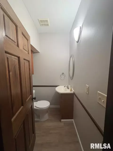 Bath - 1036 W Washington St, Springfield, IL 62702 photo 1 of 6