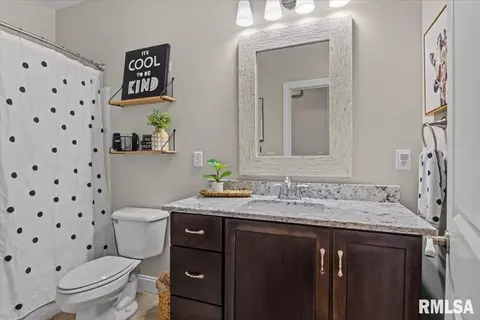 Bath - 6620 Phlox Dr, Springfield, IL 62712 photo 4 of 5