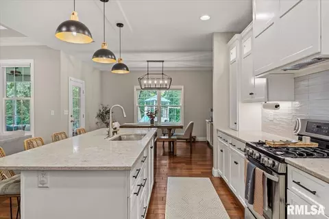 Kitchen - 6620 Phlox Dr, Springfield, IL 62712 photo 4 of 4
