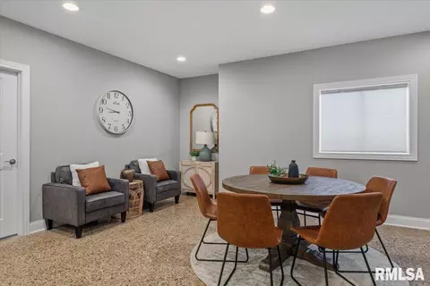Dining - 6620 Phlox Dr, Springfield, IL 62712 photo 5 of 5