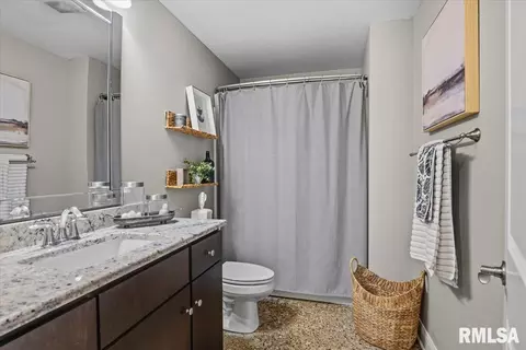 Bath - 6620 Phlox Dr, Springfield, IL 62712 photo 5 of 5