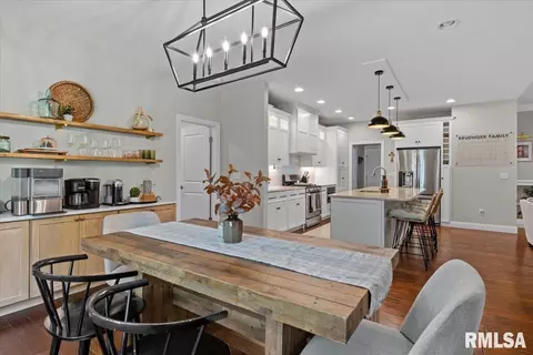 Dining - 6620 Phlox Dr, Springfield, IL 62712 photo 2 of 5