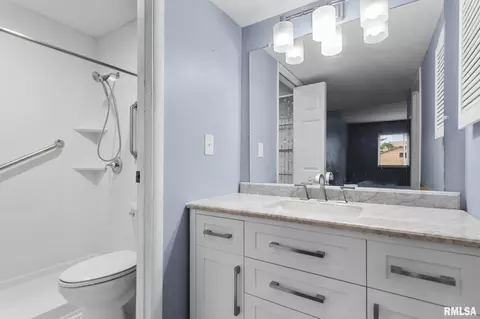Bath - 2650 Cooper Ave, Springfield, IL 62704 photo 4 of 4