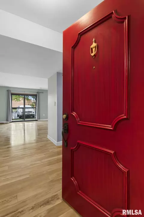 Entry Way - 2650 Cooper Ave, Springfield, IL 62704 photo 3 of 5