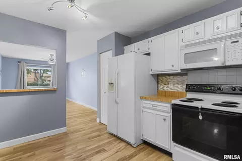 Kitchen - 2650 Cooper Ave, Springfield, IL 62704 photo 1 of 4