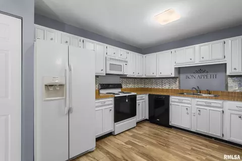 Kitchen - 2650 Cooper Ave, Springfield, IL 62704 photo 3 of 4