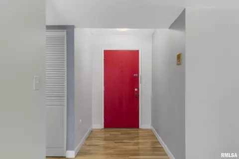 Entry Way - 2650 Cooper Ave, Springfield, IL 62704 photo 4 of 5