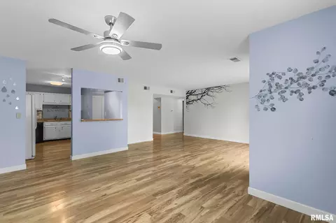 Living - 2650 Cooper Ave, Springfield, IL 62704 photo 6 of 7