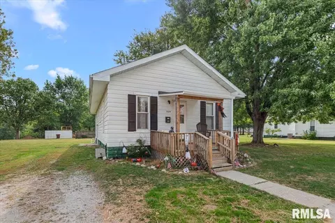 720 E Thompson St, Taylorville, IL 62568