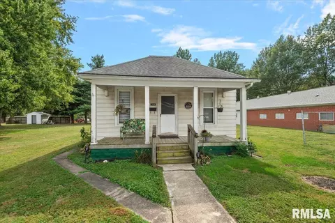 714 E Thompson St, Taylorville, IL 62568