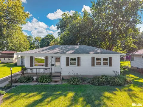 1046 Chamberlain St, Galesburg, IL 61401
