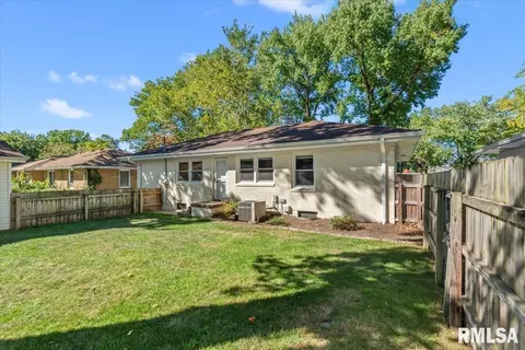 Exterior - 2104 Parkview Dr, Springfield, IL 62704 photo 9 of 9