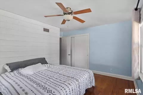 Bedroom - 2104 Parkview Dr, Springfield, IL 62704 photo 3 of 5