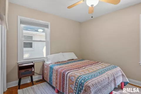 Bedroom - 2104 Parkview Dr, Springfield, IL 62704 photo 4 of 5