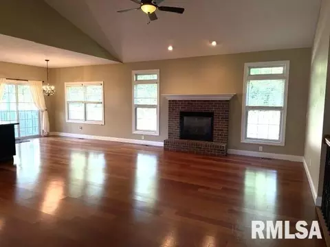 Living - 1620 Hoechester Rd, Springfield, IL 62712 photo 3 of 8