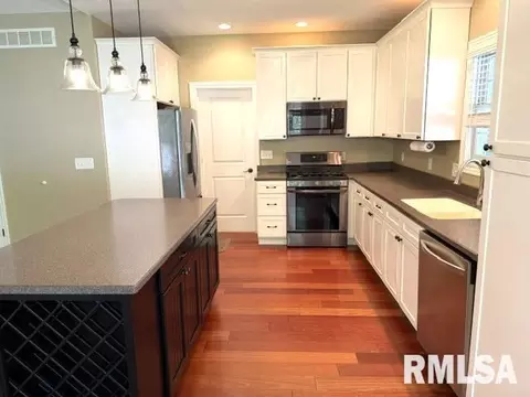 Kitchen - 1620 Hoechester Rd, Springfield, IL 62712 photo 3 of 7